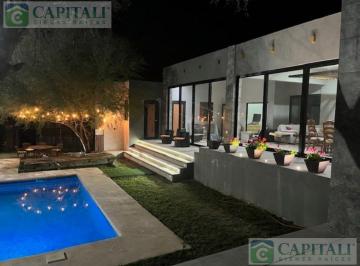 Quinta · 1500m² · 5 Recámaras · 6 Estacionamientos · Quinta en El Mezcal
