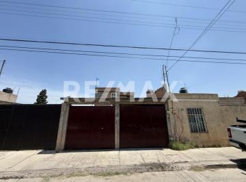 Casa · 195m² · 4 Recámaras · 2 Estacionamientos · Casa de 2 Pisos en Venta Cercana Al Itd - (4)