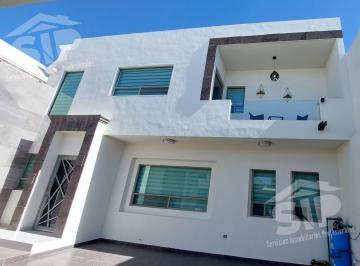 Casa · 280m² · 3 Recámaras · 2 Estacionamientos · Hermosa Casa en Renta en Fraccionamiento Los Reales