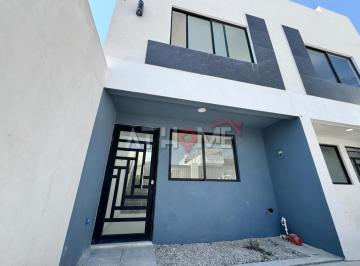 Casa · 94m² · 1 Estacionamiento · Casa en Lares de San Alfonso