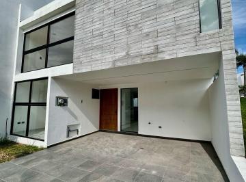 Casa · 200m² · 3 Recámaras · 2 Estacionamientos · Casa - Fraccionamiento Lomas de Angelópolis