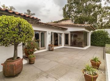Casa · 600m² · 4 Recámaras · 8 Estacionamientos · Casa en Venta en Lomas de Bezares