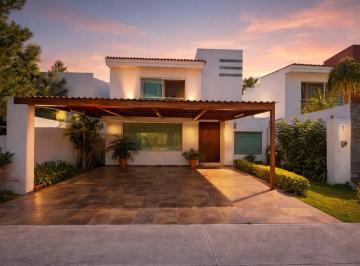 Casa en condominio de 3 habitaciones, Zapopan · Casa Amplia con Jardín y Recámara en Planta Baja en Bugambilias 2da Sección