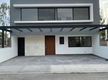 Casa en condominio · 300m² · 4 Recámaras · 3 Estacionamientos · Hermosa Residencia de Autor