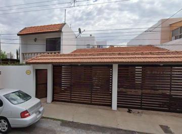 Casa de 4 habitaciones, Chihuahua · Hermosa Propiedad con Amplios Espacios Ideal Para Vivir en Comidad, Cercana a Servicios Basicos
