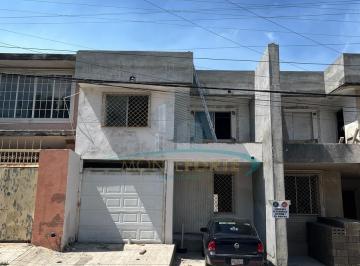 Casa · 184m² · 3 Recámaras · 2 Estacionamientos · Casa en Universidad Sur