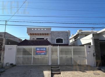 Casa · 364m² · 4 Recámaras · 2 Estacionamientos · Casa en Venta