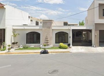 Casa de 4 habitaciones, Monterrey · Venta de Casa en Asturias, Torremolinos, 64850 Monterrey, N. L.