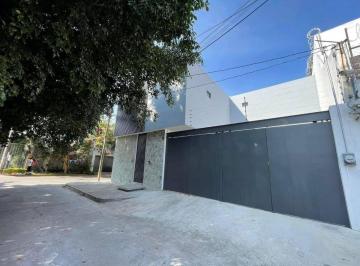 Casa de 3 habitaciones, Cuernavaca · Casa Moderna con Uso Habitacional y Comercial en Renta