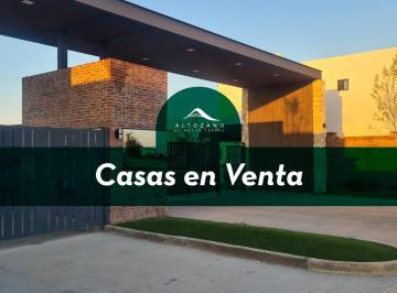 Casa · 185m² · 3 Recámaras · 3 Estacionamientos · Venta de Casas en Altozano
