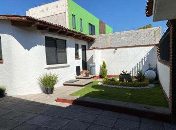 Casa · 335m² · 4 Recámaras · 3 Estacionamientos · Casa de 4 Recámartas (2 en Pb) en Venta en Jurica Campestre, Querétaro