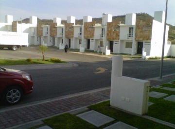 Casa · 110m² · 3 Recámaras · 2 Estacionamientos · Casa en Renta en Palmares, Querétaro.