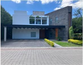 Casa · 589m² · 4 Recámaras · 6 Estacionamientos · Venta de Casa con Cuantro Recámaras en Villas Regency, Col. Jurica, Qro.