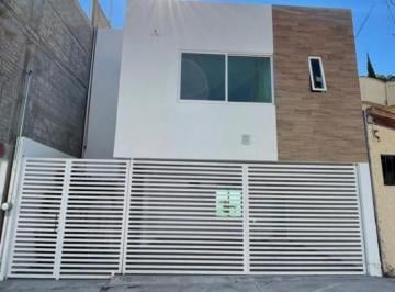Casa · 212m² · 3 Recámaras · 2 Estacionamientos · Venta de Bonita Casa en Colonia Pensadores, Chilpancingo, Gro