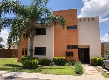 Casa · 220m² · 3 Recámaras · 4 Estacionamientos · Casa en Fraccionamiento Puerta Real