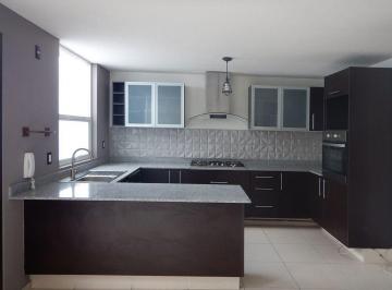 Casa · 198m² · 3 Recámaras · 2 Estacionamientos · Casa en Venta en Juriquilla Santa Fe, Querétaro