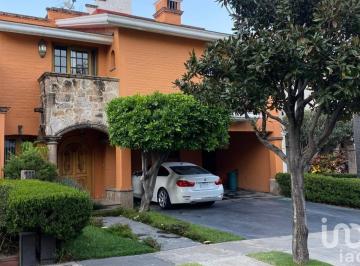 Casa · 421m² · 3 Recámaras · 4 Estacionamientos · Casa en Venta en Country Club Coto Privado, Guadalajara, Jalisco.