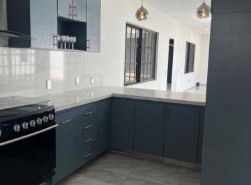 Casa · 320m² · 3 Recámaras · 4 Estacionamientos · Hermosa Casa en Venta en Villa Corona