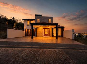 Casa · 240m² · 3 Recámaras · 3 Estacionamientos · Casa en Venta en Lomas de Angelopolis III, Gran Reserva Puebla