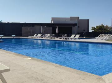 Alberca Semi Olimpica · Casa en Renta en Condominio Frente a Las Amenidades