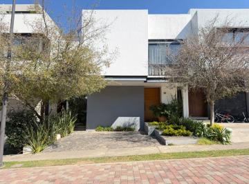 Casa de 3 habitaciones, Zapopan · Casa en Venta en Bosques Vallarta Coto Roble Zapopan Jal.