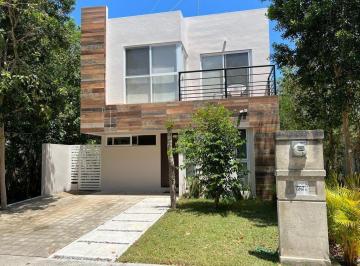 Casa · 165m² · 3 Recámaras · 2 Estacionamientos · Oportunidad Patrimonial Puerto Morelos: Residencia Integral!