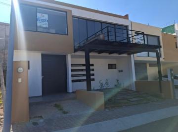 Casa en condominio · 181m² · 3 Recámaras · 2 Estacionamientos · Venta de Casa con Diseño Unico y Vista Inigualable en Punta Esmeralda