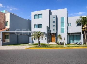 Casa · 304m² · 4 Recámaras · 2 Estacionamientos · Casa en Venta en Playas del Conchal