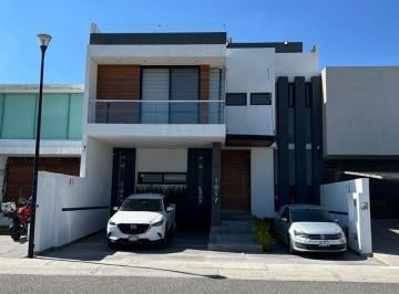 Casa de 4 habitaciones, Querétaro · Casa en Venta de 3 Niveles en Cumbres del Lago.