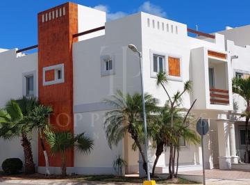 Casa · 165m² · 3 Recámaras · 2 Estacionamientos · Casacasa en Venta, Residencial Quinta Madeira, Cancun, Quintana Roo.