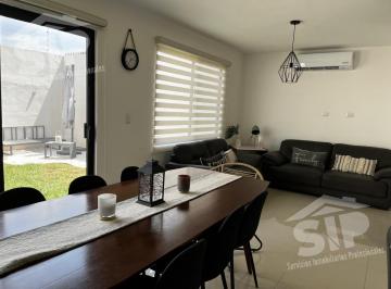Casa · 160m² · 2 Recámaras · 2 Estacionamientos · Casa - Fraccionamiento Las Flores