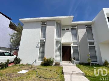 Casa · 281m² · 4 Recámaras · 2 Estacionamientos · Casa en Venta en Real del Bosque