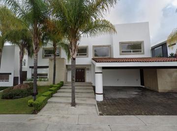 Casa de 4 habitaciones, Querétaro · ¡Vive en El Corazón de La Exclusividad en Juriquilla!