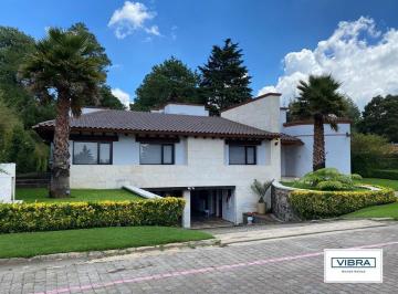 Casa · 470m² · 4 Recámaras · 8 Estacionamientos · Casa de un Piso en Club de Golf Los Encinos