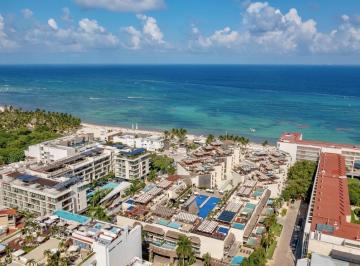 Departamento · 340m² · 3 Recámaras · 1 Estacionamiento · Departamento de 3 Recamaras con Alberca y Vista Al Mar en Venta