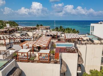 Departamento · 340m² · 3 Recámaras · 1 Estacionamiento · Departamento de 3 Recamaras con Alberca y Vista Al Mar en Venta