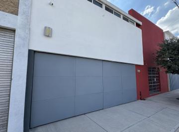 Casa · 228m² · 3 Recámaras · 2 Estacionamientos · Casa en Balcones del Valle