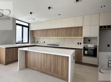 Casa · 4 Recámaras · Kl/ Estrena Bonita Casa con Excelentes Espacios. 4 Recámaras.