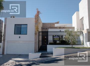 Casa · 416m² · 3 Recámaras · Casa en Venta en Bosques del San Francisco Frente a Parque con Alberca
