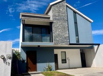 Casa de 3 habitaciones, Saltillo · En Venta Hermosa Casa con Amplio Jardín Fracc. Villa Bonita 2 Al Norte Saltillo.