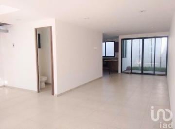 Casa · 160m² · 3 Recámaras · 2 Estacionamientos · Se Vende Casa en Fracc. La Antigua Cementera, a 3 Km de La Capu, a 2 Km de Galerías Serdán