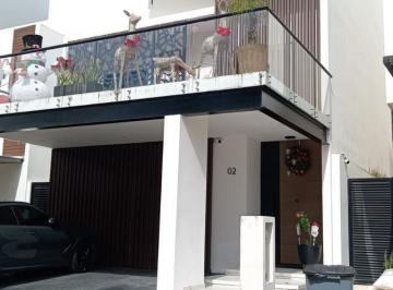 Casa · 300m² · 4 Recámaras · 2 Estacionamientos · Casa en Venta, 4 Recámaras, Amueblada, Excelentes Acabados, Aqua, Av Huayacán, Cancún
