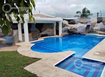 Casa · 755m² · 4 Recámaras · 4 Estacionamientos · Casa de 2 Niveles en Venta Ubicada en Col. Petrolera en Coatzacoalcos, Veracruz.