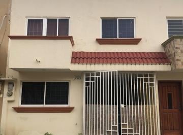 Casa · 3 Recámaras · 1 Estacionamiento · Casa en Venta en Privada Ubicada en Calle Cuauhtémoc, Col. Gpe Victoria, Coatzacoalcos, Veracruz.