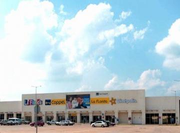 Local comercial · 900m² · Local Comercial en Renta Ubicado en Plaza "La Florida", en Acayucan, Veracruz.