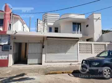 Casa · 207m² · 3 Recámaras · 1 Estacionamiento · Casa en Renta en Av Gutiérrez Zamora, Col. Centro, Coatzacoalcos, Ver.