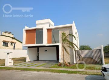 Casa · 242m² · 4 Recámaras · 2 Estacionamientos · Casa en Venta en Paseo de La Hacienda, Residencial Hacienda Esmeralda, Villahermosa, Tabasco.
