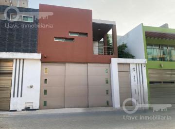 Casa · 250m² · 3 Recámaras · 2 Estacionamientos · Casa en Venta en Carlos Aguirre, Fracc. Privada Paraiso, Coatzacoalcos, Ver.