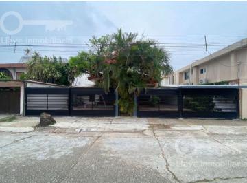 Casa · 343m² · Casa en Venta en Tamaulipas, Col. Petrolera, Coatzacoalcos, Ver.