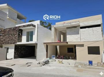 Casa · 210m² · 3 Recámaras · 2 Estacionamientos · Casa en Venta Árbol Grande Ciudad Madero